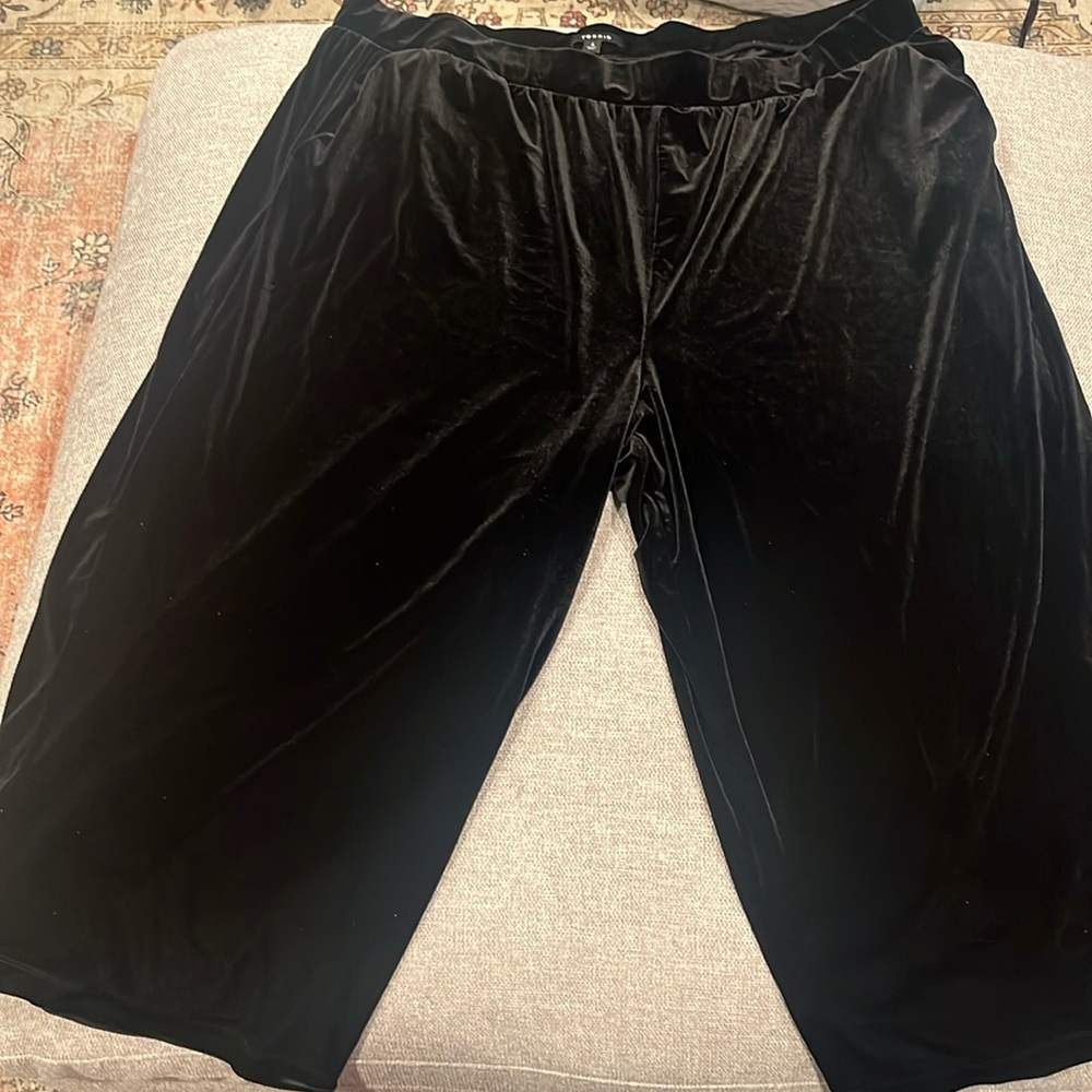 Plus Size Velvet Long Shorts - X4